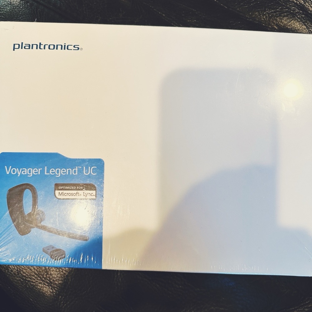 NWT Plantronics Voyager Legend B235-M Black in Ear